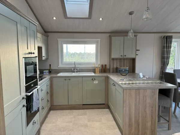 Abi Harrogate - Image 2