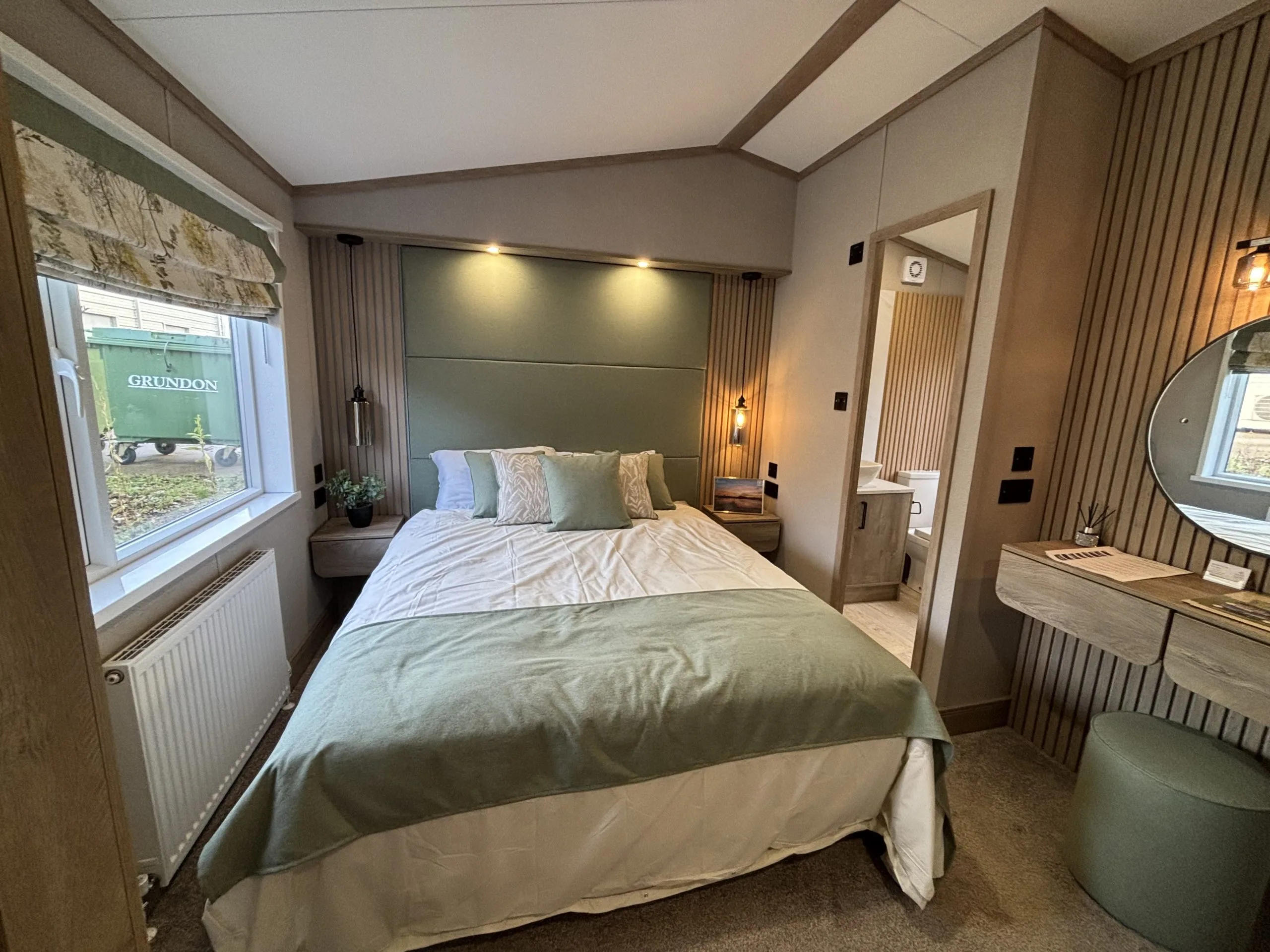 Abi Beaumont - Image 2